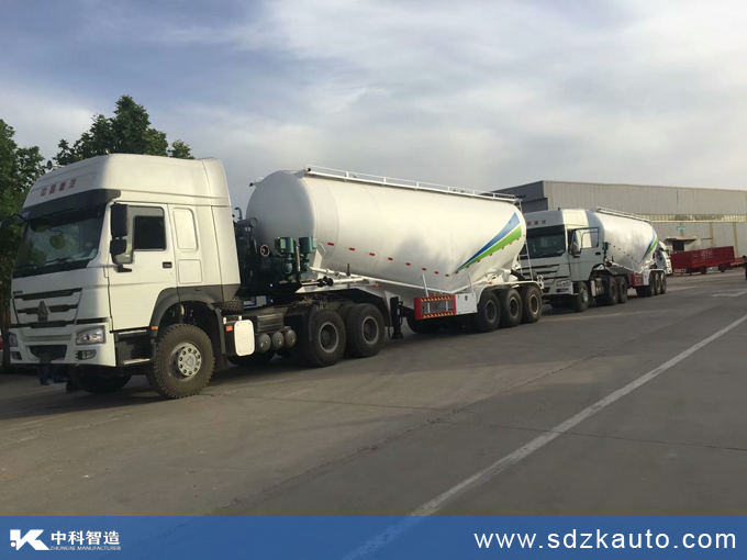 粉粒物料運(yùn)輸半掛車(chē)
